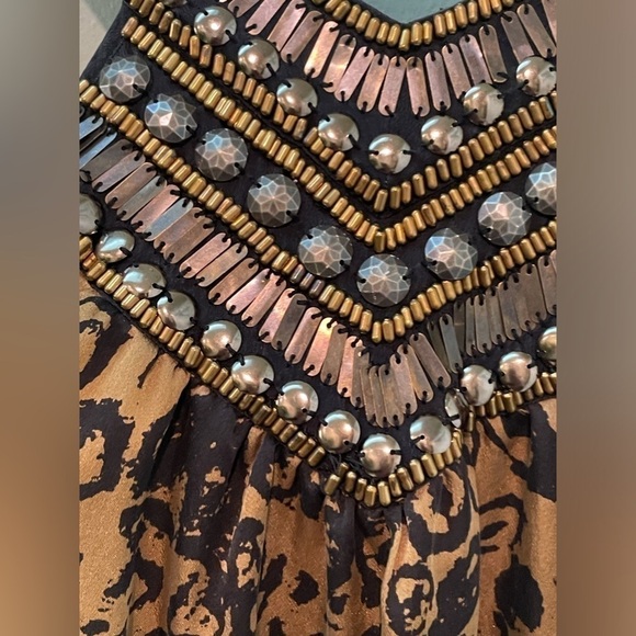 Bebe 100% silk sleeveless blouse Statement Piece Neckline in excellent condition - Picture 5 of 8